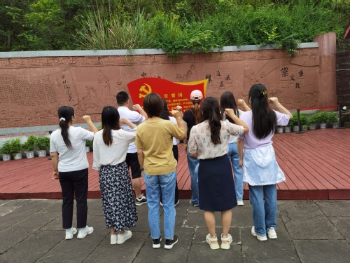 图 4 重温入党誓词